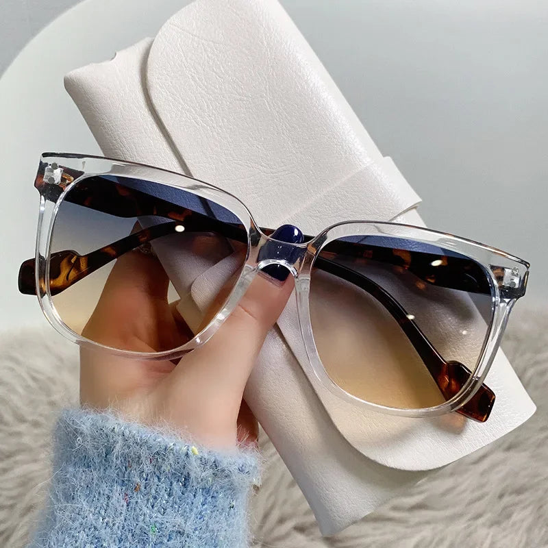 Upgrade Your Style with 2023 Vintage Sunglasses - Designer Luxury for Men & Women!
